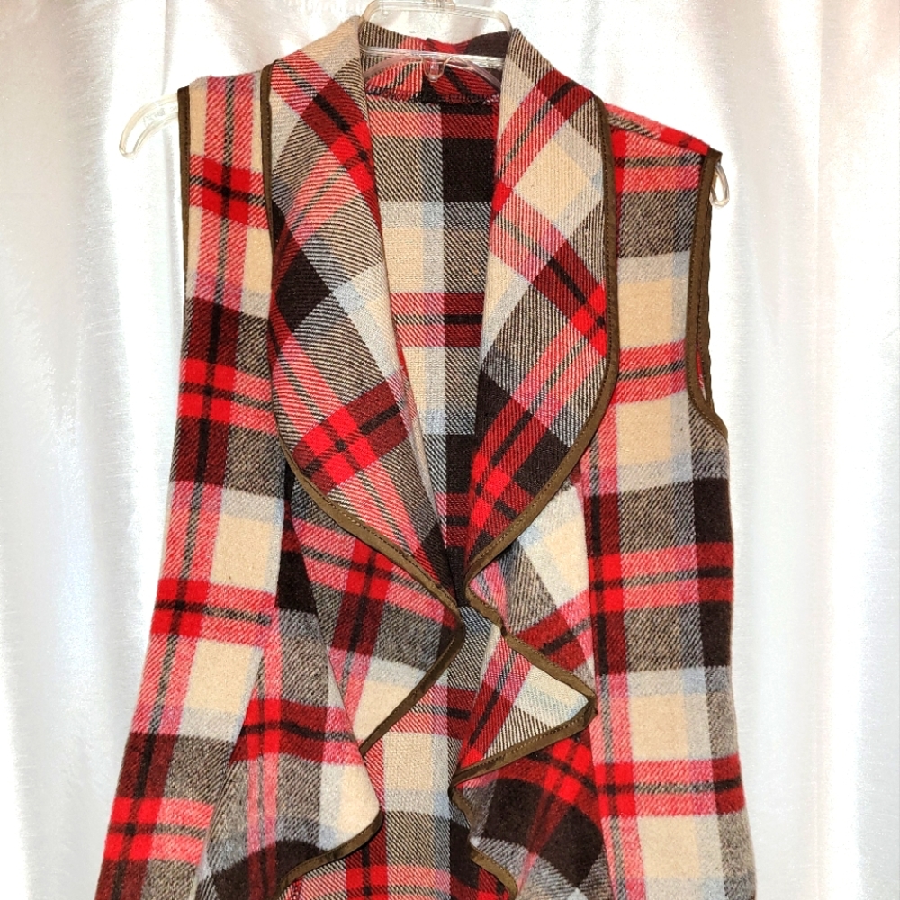 PLAID VEST WITH RUFFLE